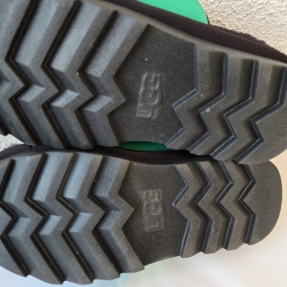 UGG Maxi Graphic Platform Slide Sandals  Black/Emerald Green Size 7 - Picture 10 of 14